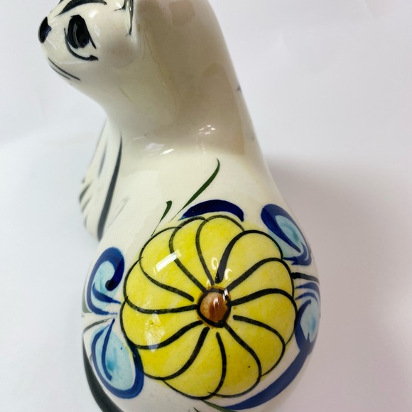 Ceramic hand painted cat - Picture 4 of 11